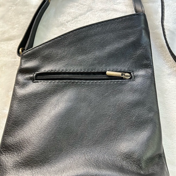 Bought in Florence Italy. Handbag is 100% genuine leather. 44” on handles. - Picture 1 of 3